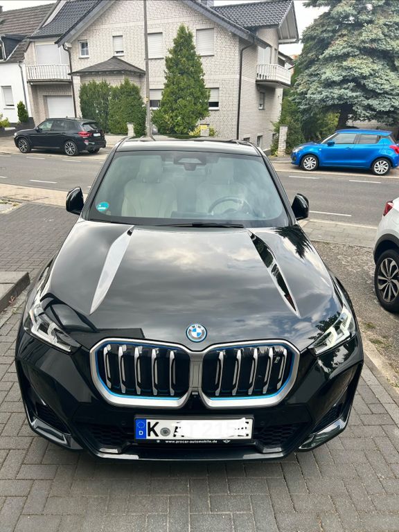Image of BMW iX1
