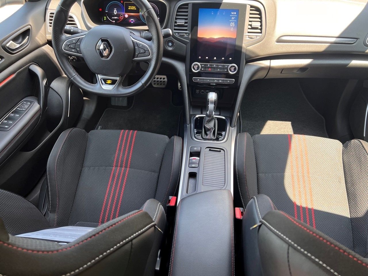 Fahrzeugabbildung Renault Megane 5-Türer R.S. LINE E-Tech Plug-in 160