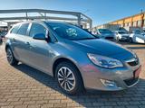 Opel Astra J Sports Tourer Design Edition Klima - Opel Astra aus 2011: Sports Tourer