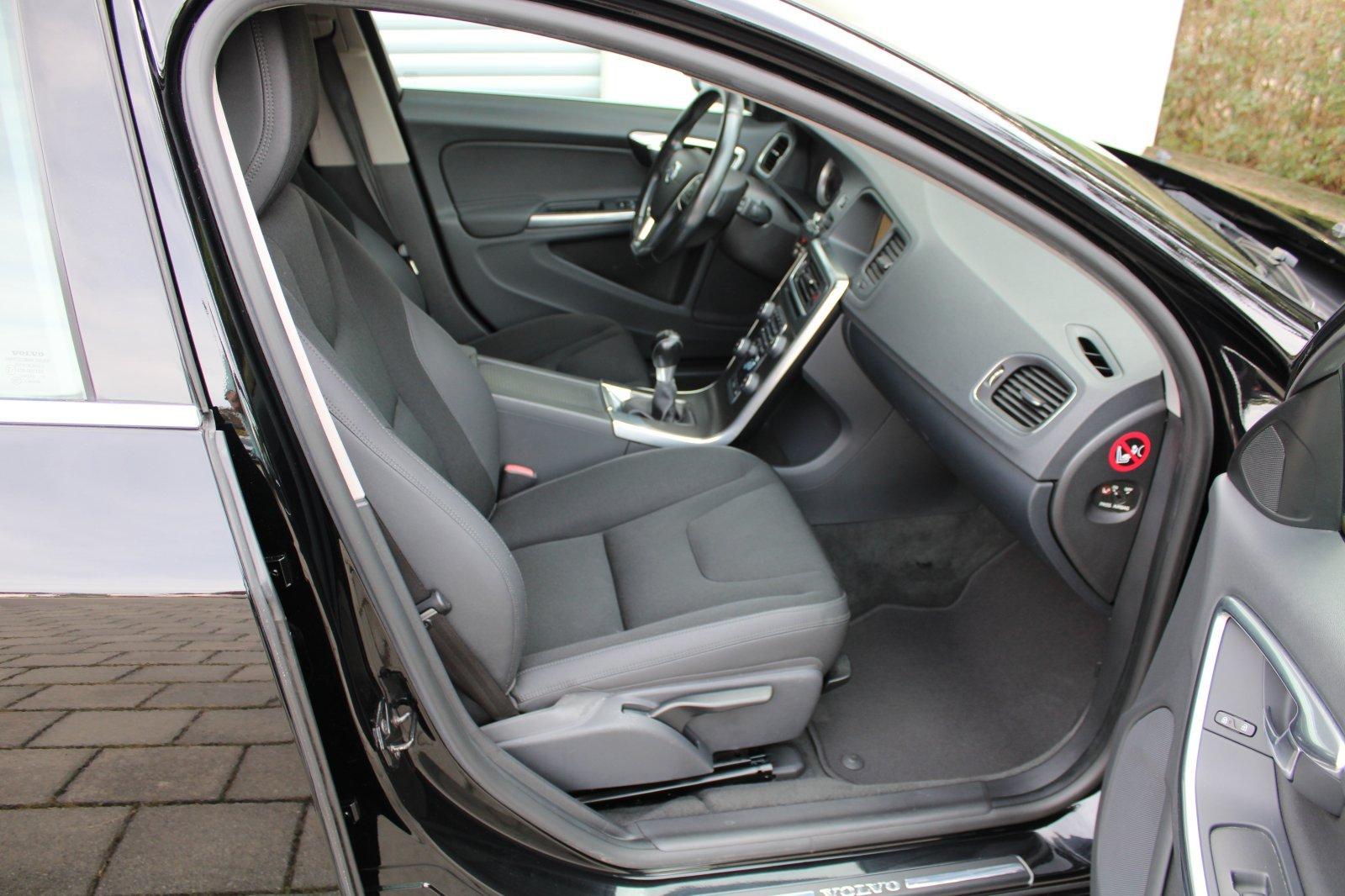 Volvo V60 2011 — photo 16