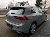 Volkswagen Golf VIII Lim. Style - VW Golf Gebrauchtwagen in Düsseldorf