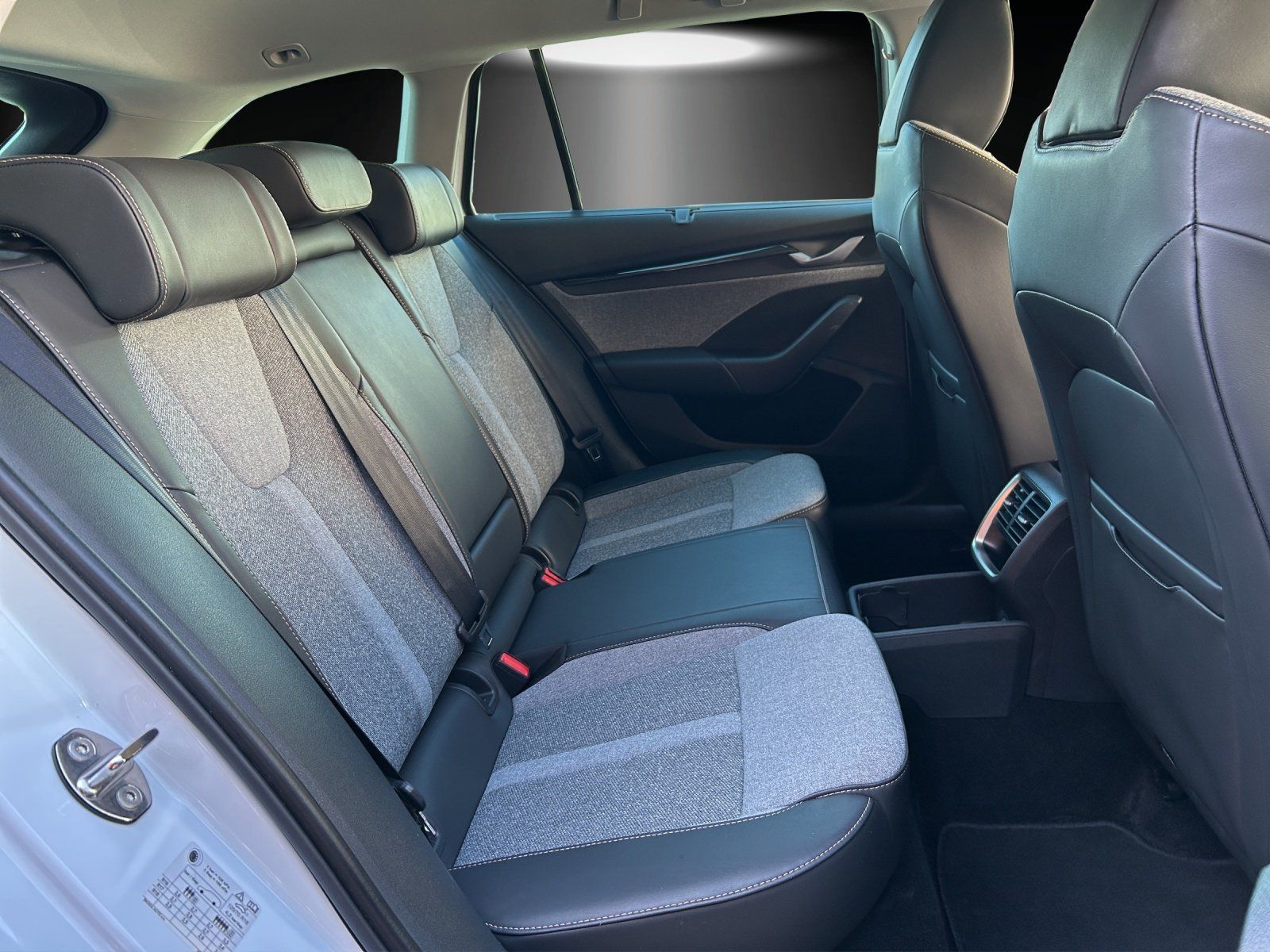 Fahrzeugabbildung SKODA Octavia 1.5 TSI mHEV Selection/KAMERA/LED/ACC/