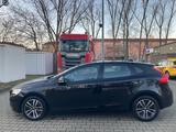 Volvo V40 T2 - Momentum Black Edition - Volvo V40 Limousine Momentum mit Benzin-Antrieb