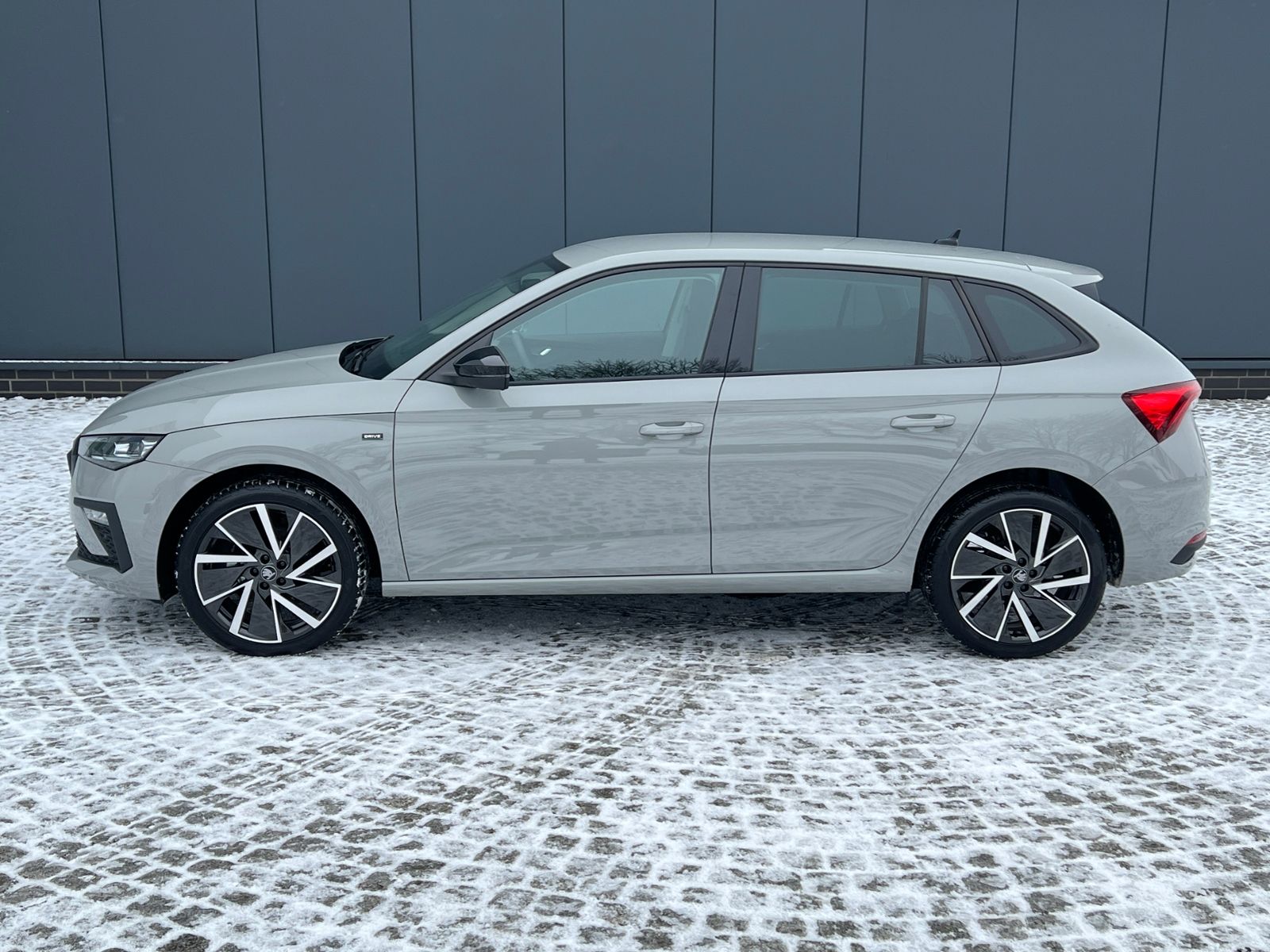Fahrzeugabbildung SKODA Scala Drive 1.0 TSI *Black package, Vorb. AHK, L