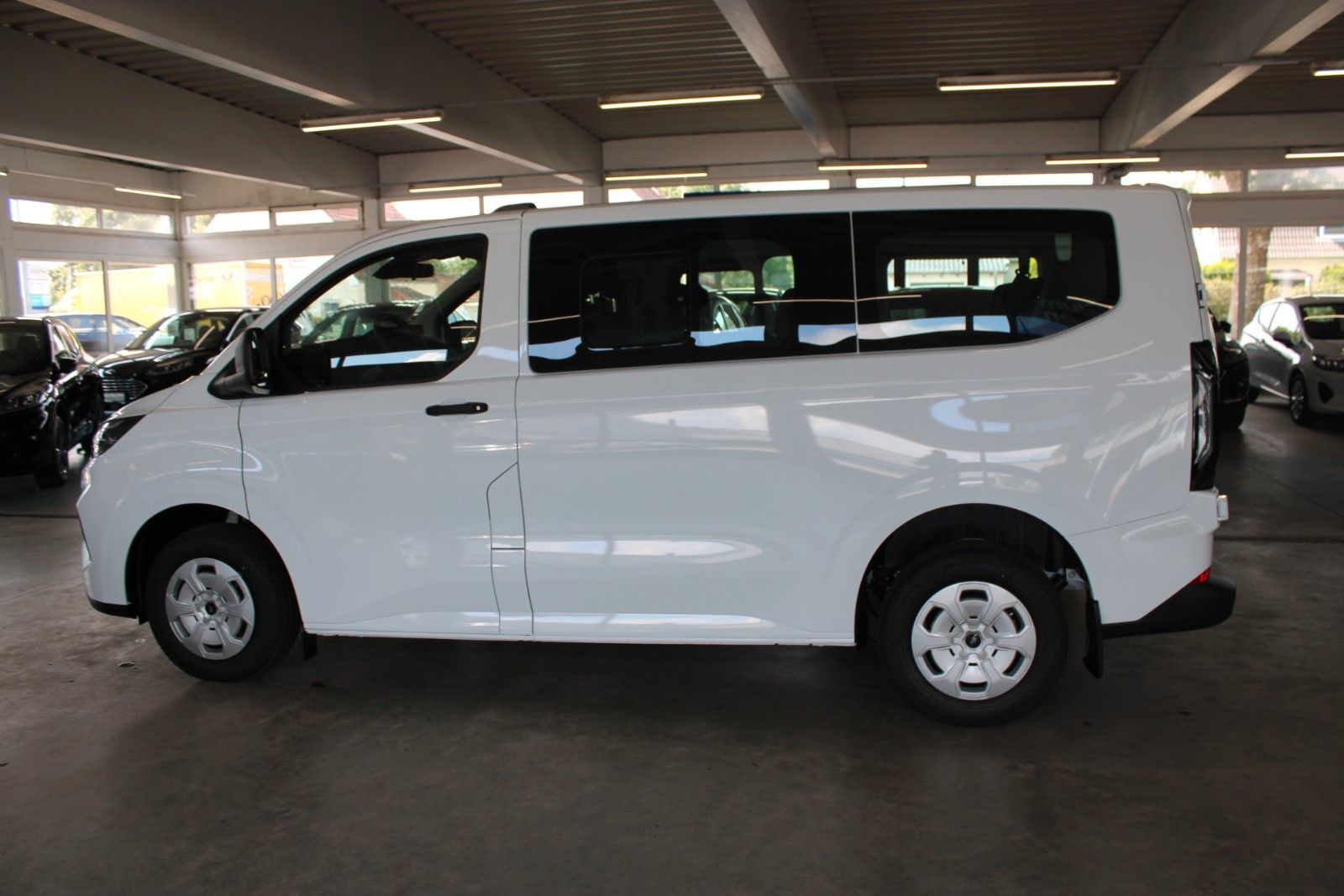 Fahrzeugabbildung Ford Transit Custom Kombi Trend 9-Sitzer LED NAVI CAM