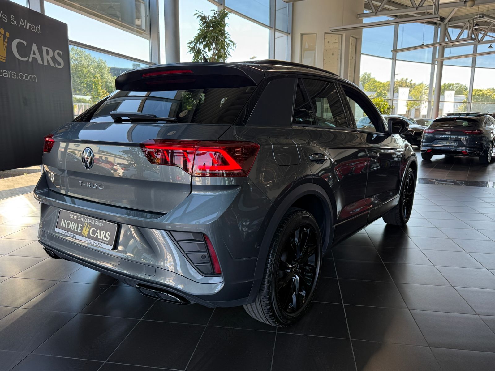 Fahrzeugabbildung Volkswagen T-Roc R-Line 1.5 l TSI  PANO ACC LED NAVI