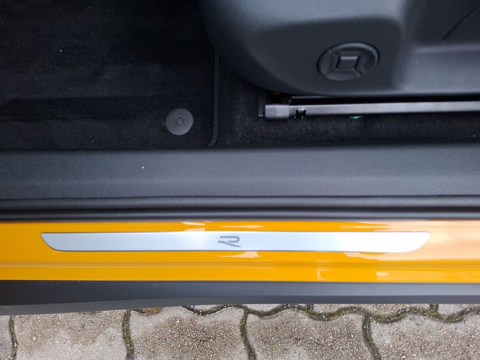 Fahrzeugabbildung Volkswagen T-Roc R-Line TSI ACC LenkradHZG HuD Kamera 360°