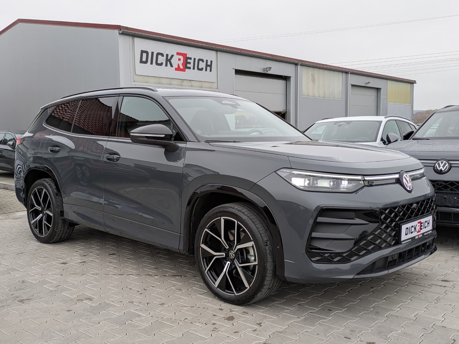Fahrzeugabbildung Volkswagen Tayron 2.0 TDI 4M R-Line BLACK*7Si*MATRIX*PANO