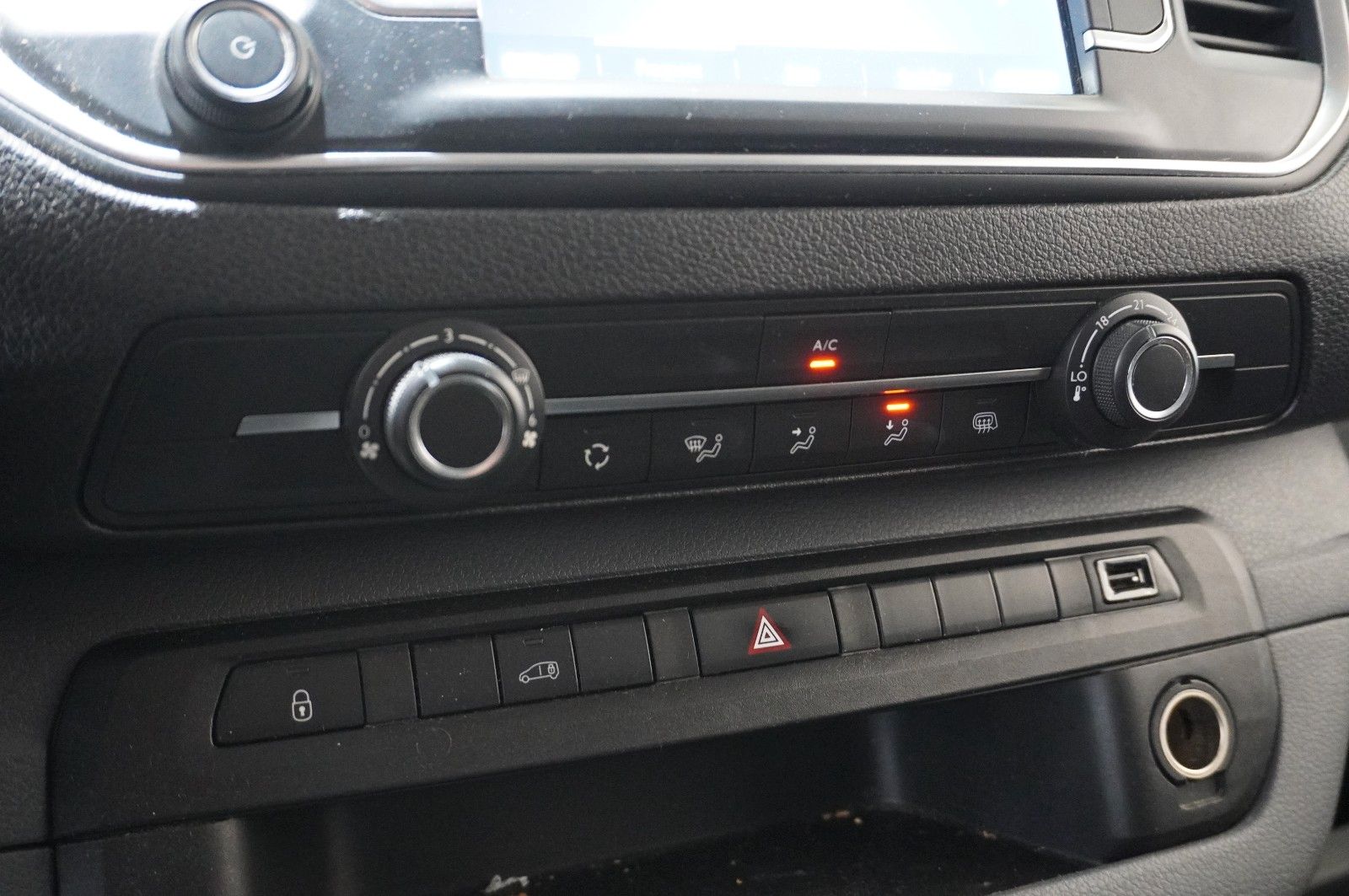 Fahrzeugabbildung Opel Vivaro Cargo 1.5D M EDITION KLIMA/DAB+/PDC/TEMP.