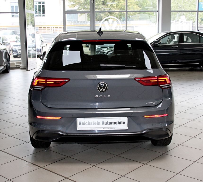 Volkswagen Golf VIII 1.0 TSI DSG Life NAVI LED ACC SITZHZG