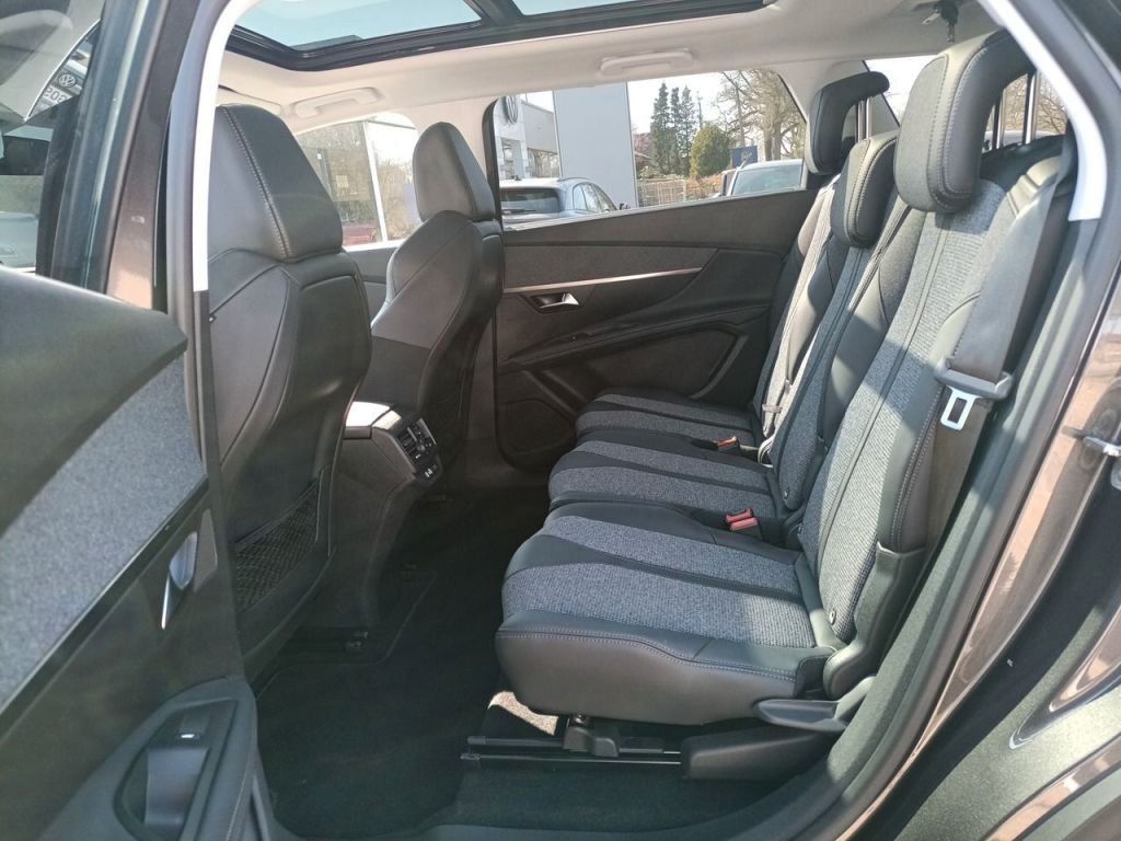 Fahrzeugabbildung Peugeot 5008 Allure 1.2T NAVI/SHZ/PANO/LED/PDC+CAM