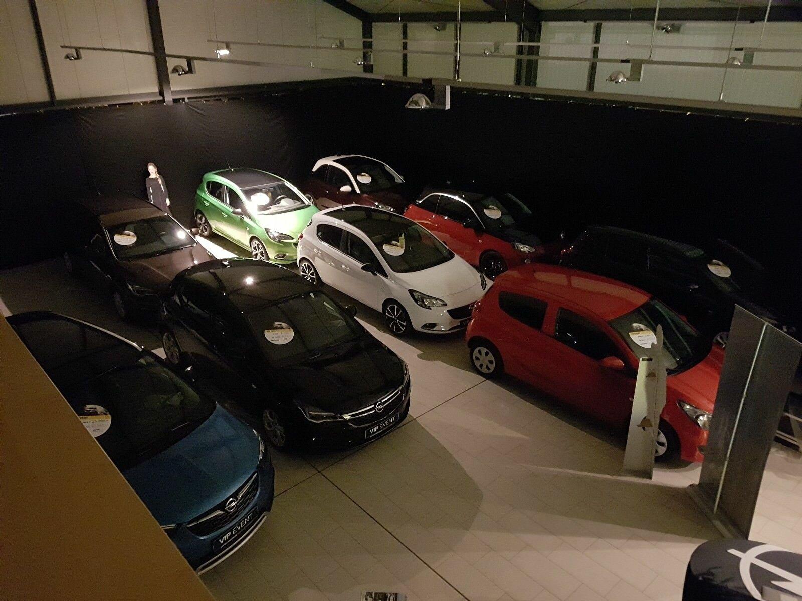 showroom-image-top