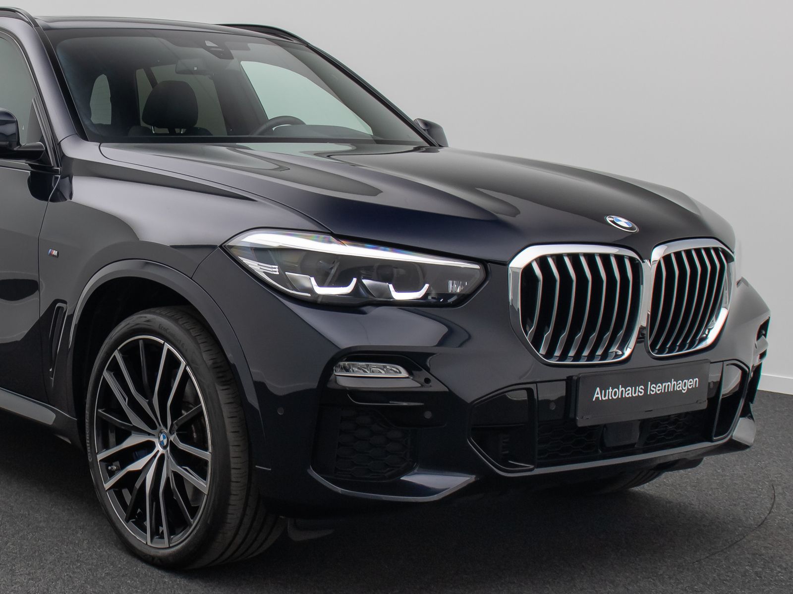 Fahrzeugabbildung BMW X5 xD40d M Sport Panorama Kamera HUD DAB B&W 22"