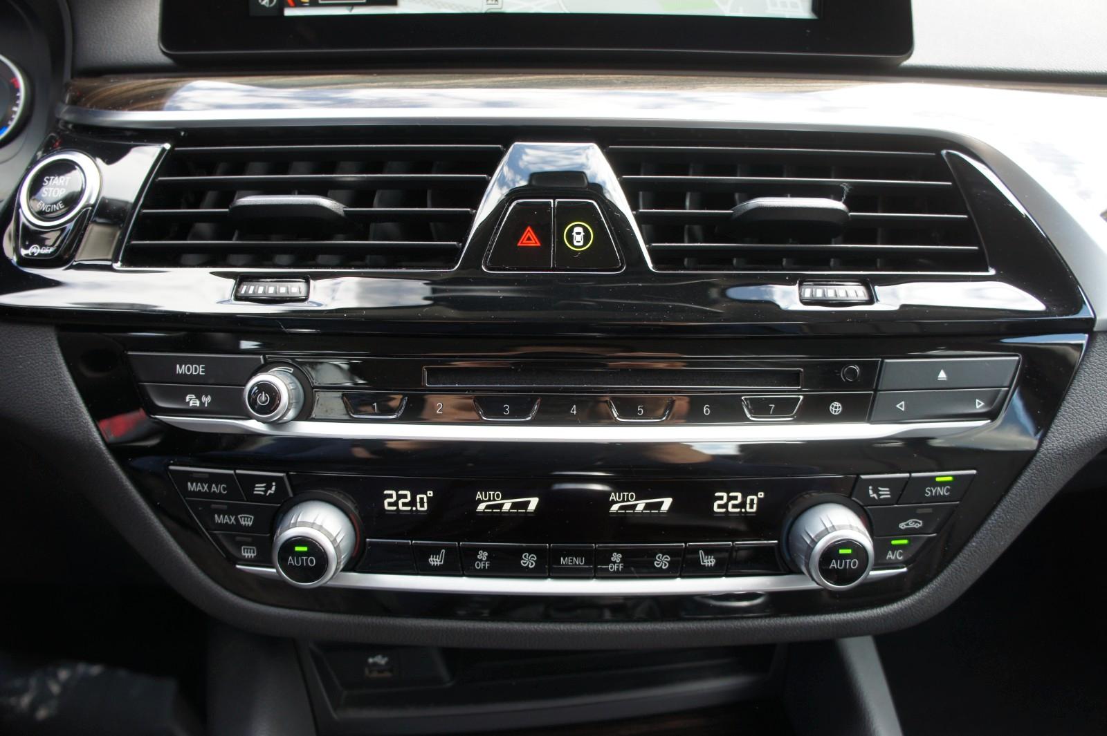 BMW 520d Limousine Luxury-Line *LED*NAVI*KAMERA*AHK*