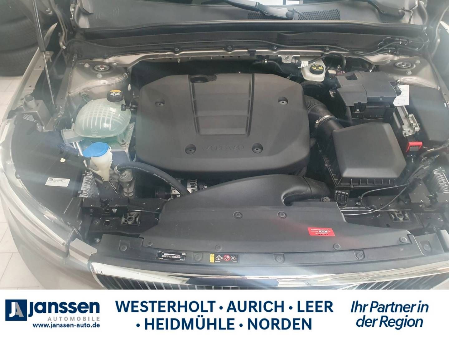 Fahrzeugabbildung Volvo XC40 T3 Geartronic Momentum Pro