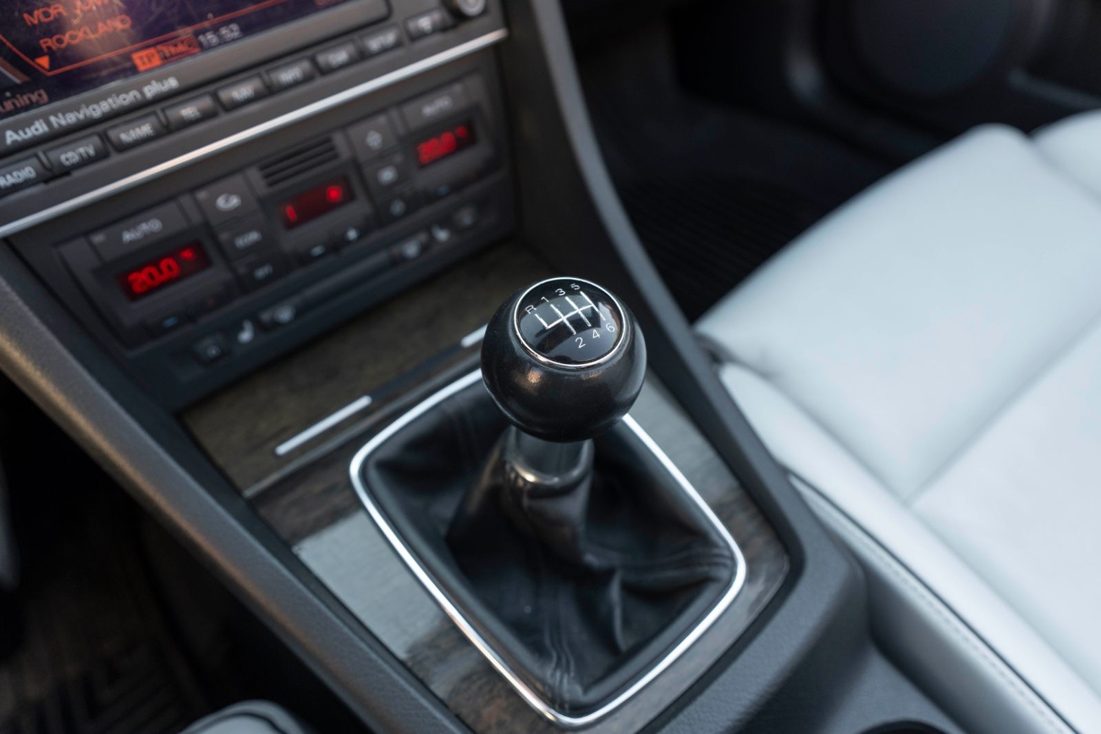 Fahrzeugabbildung Audi S4 Cabriolet 4.2 quattro TEMPOMAT M+S LEDER