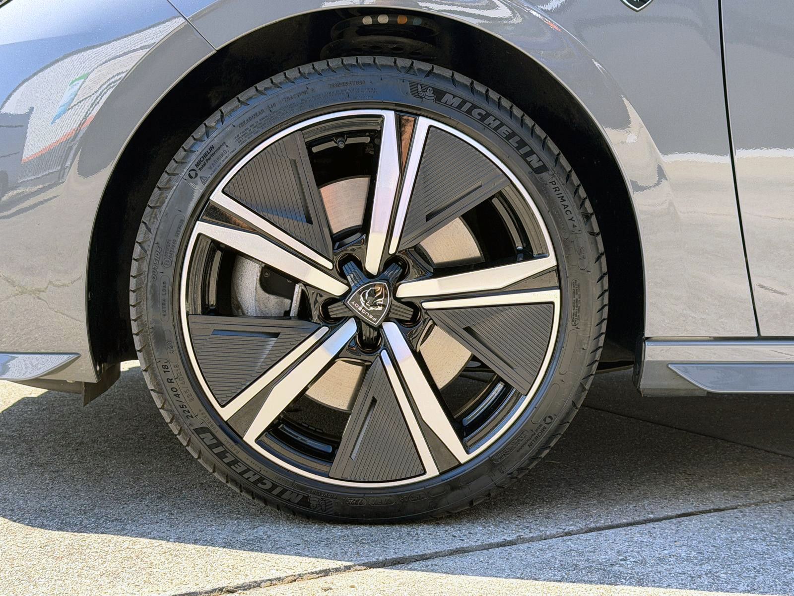 Fahrzeugabbildung Peugeot 308 GT Autom. Plug-In ACC KAM PDC NAV LED LHZ