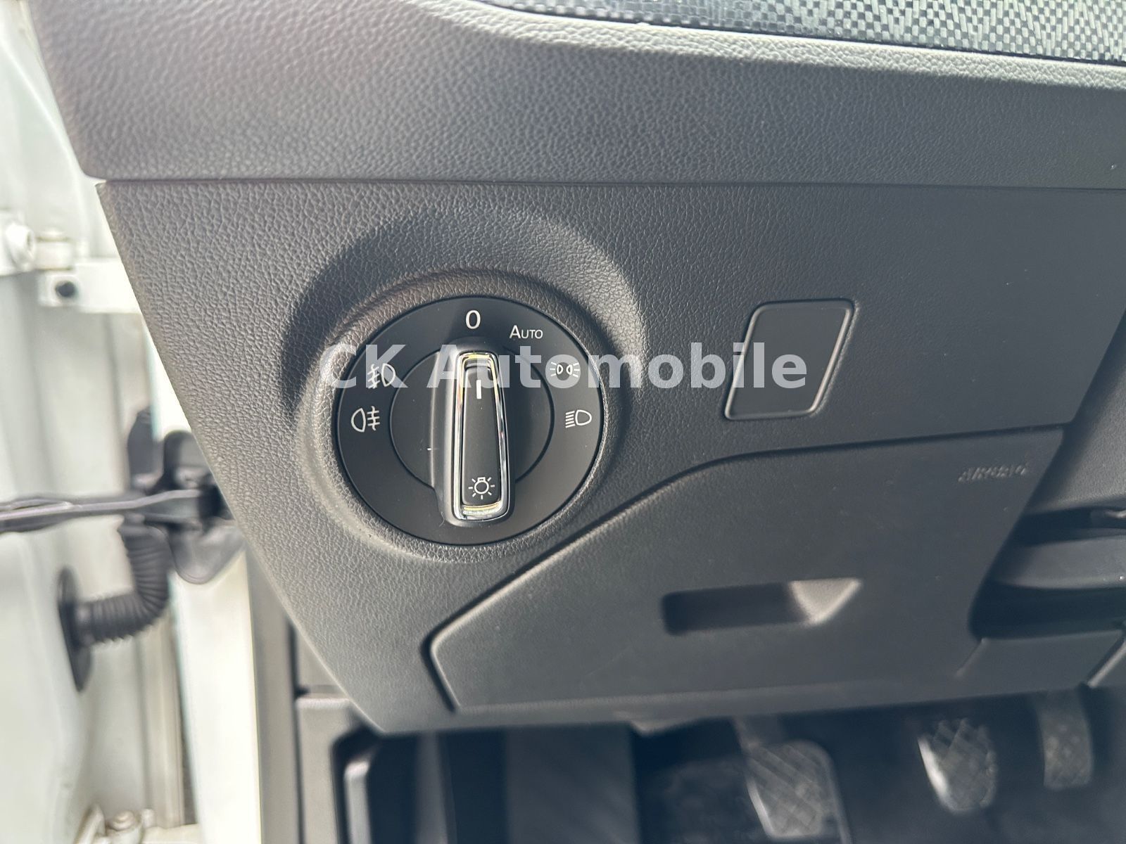 Fahrzeugabbildung SEAT Leon FR 2.0 TDI/Navi/LED/Alcantara/SHZ/PDC