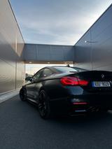 BMW M4 Coupé M4 - BMW M4: Coupe, Beheizbares Lenkrad
