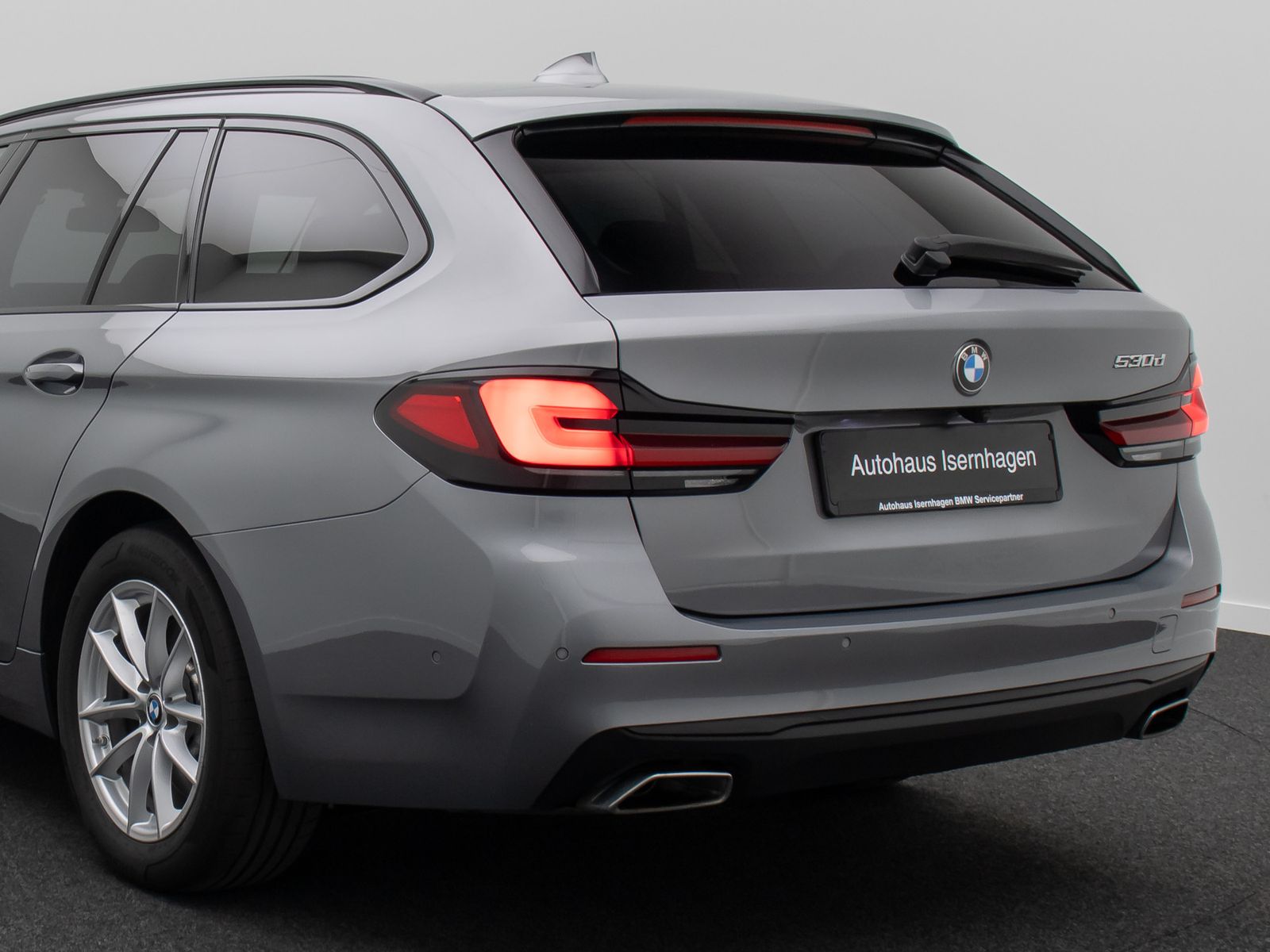 Fahrzeugabbildung BMW 530d Panorama Laser HUD 360&deg; DAB Leder Komfort