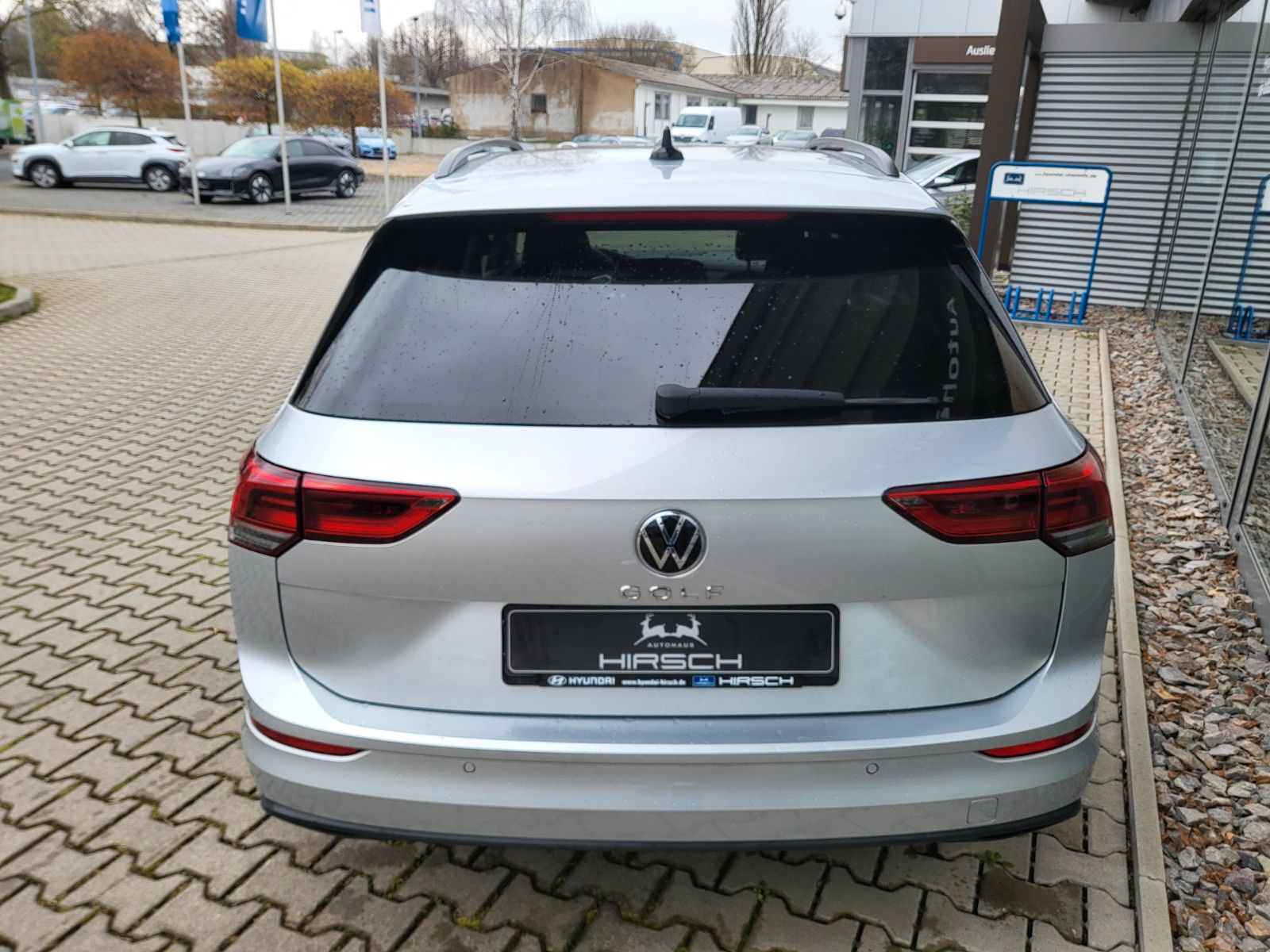 Fahrzeugabbildung Volkswagen Golf VIII Variant 2.0 TDI DSG Life AHZV NAVI