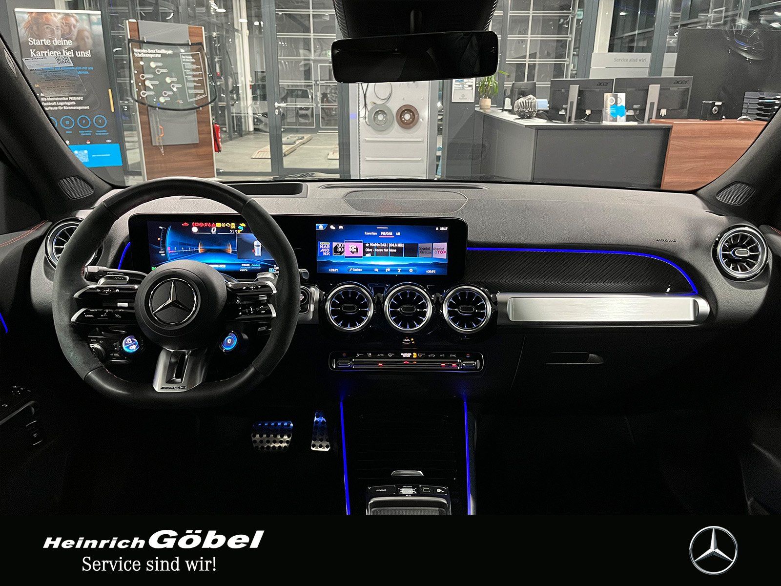 Fahrzeugabbildung Mercedes-Benz GLB 35 4M PANO+HUD+2xNIGHT.P+360°+MEMORY+MULTIB.