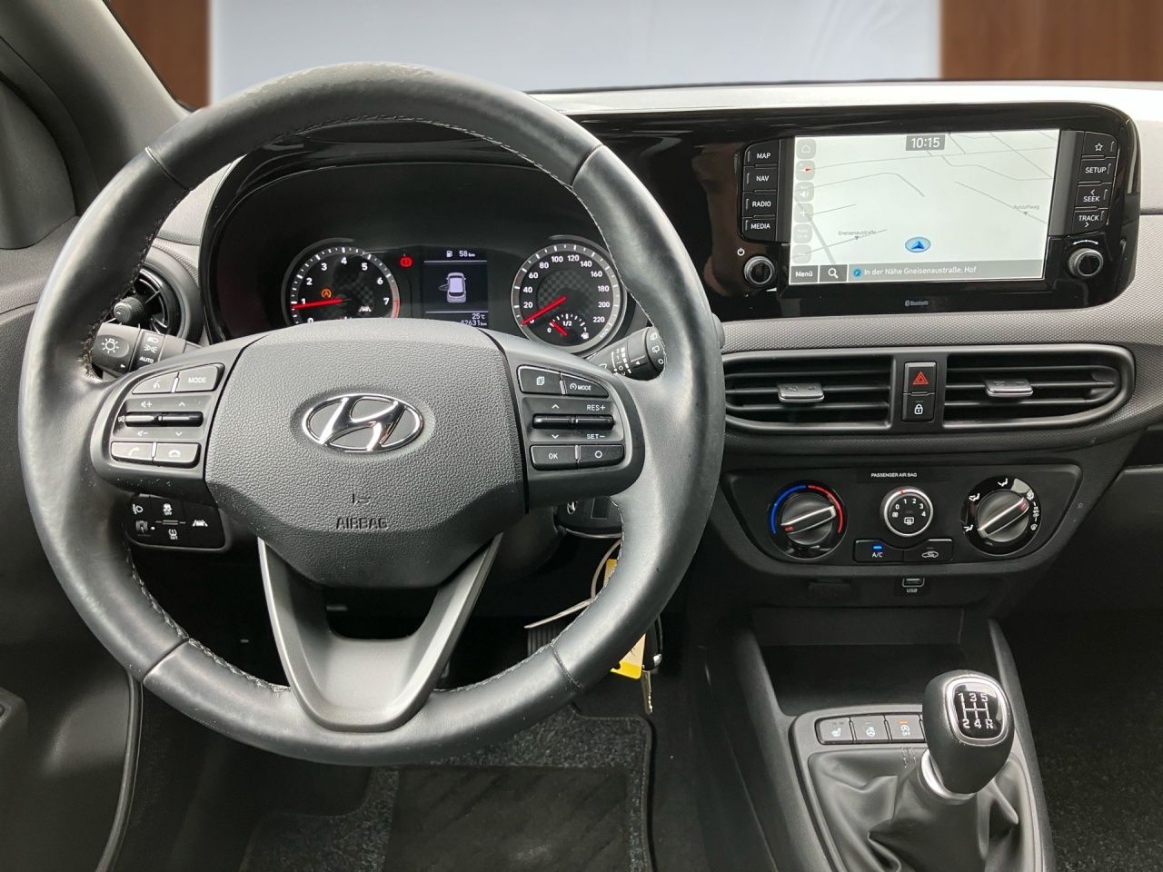 Fahrzeugabbildung Hyundai i10 CONNECT & GO *KAMERA*NAVI*SHZ*LHZ*DAB+RADIO*