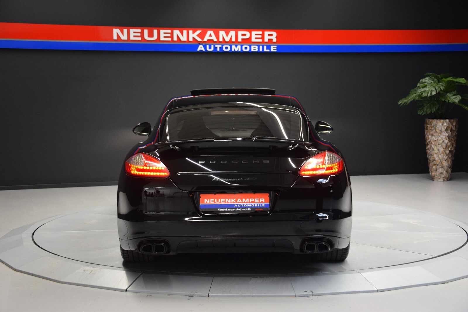 Fahrzeugabbildung Porsche Panamera GTS Bose Schiebedach PASM Sport Chrono