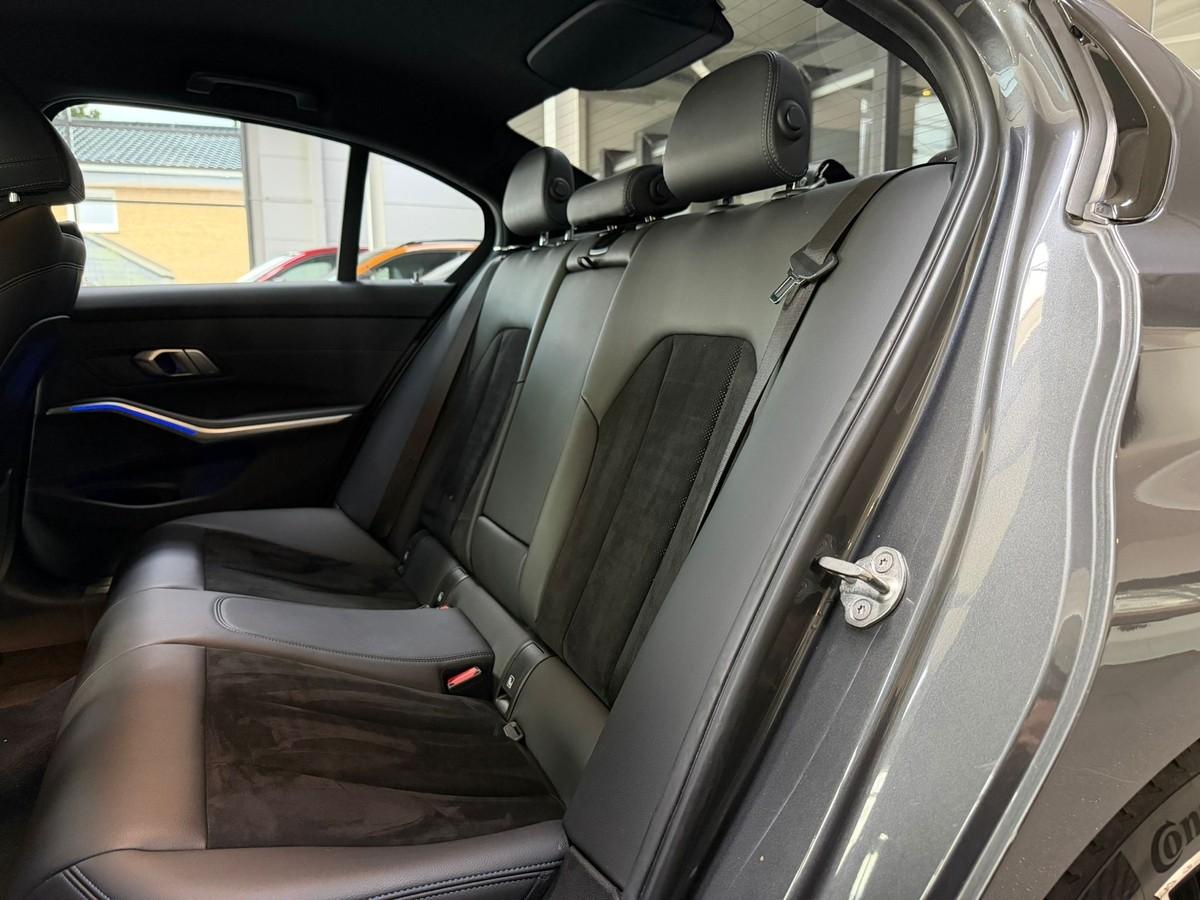 BMW 330i M SPORT 258CH