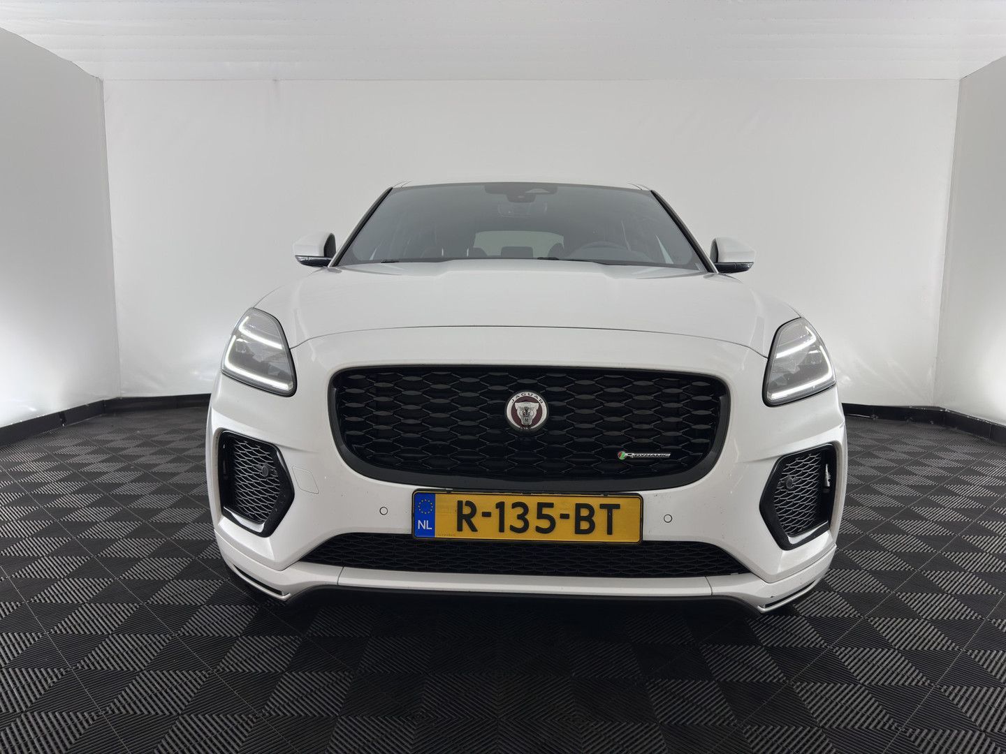 Jaguar E-Pace 1.5 P300e AWD R-Dynamic HSE (Plug-in) {So imagem 2
