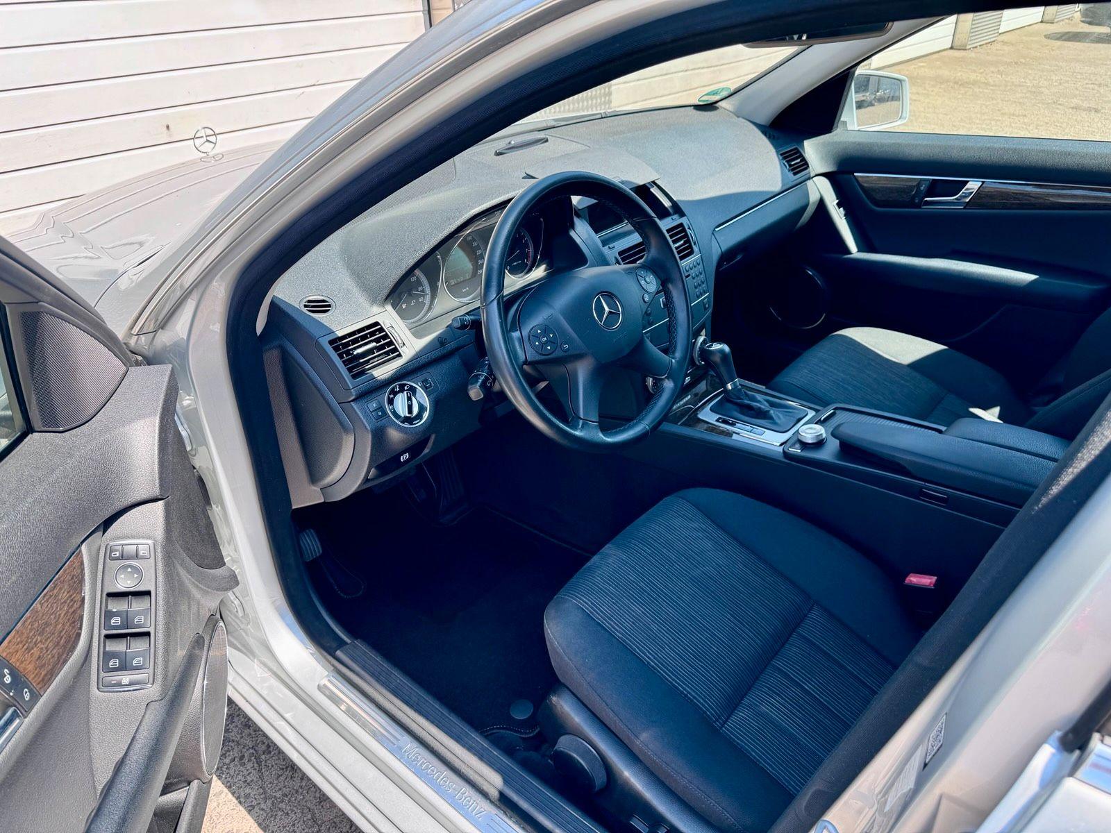 Mercedes-Benz C180 2010 — photo 10