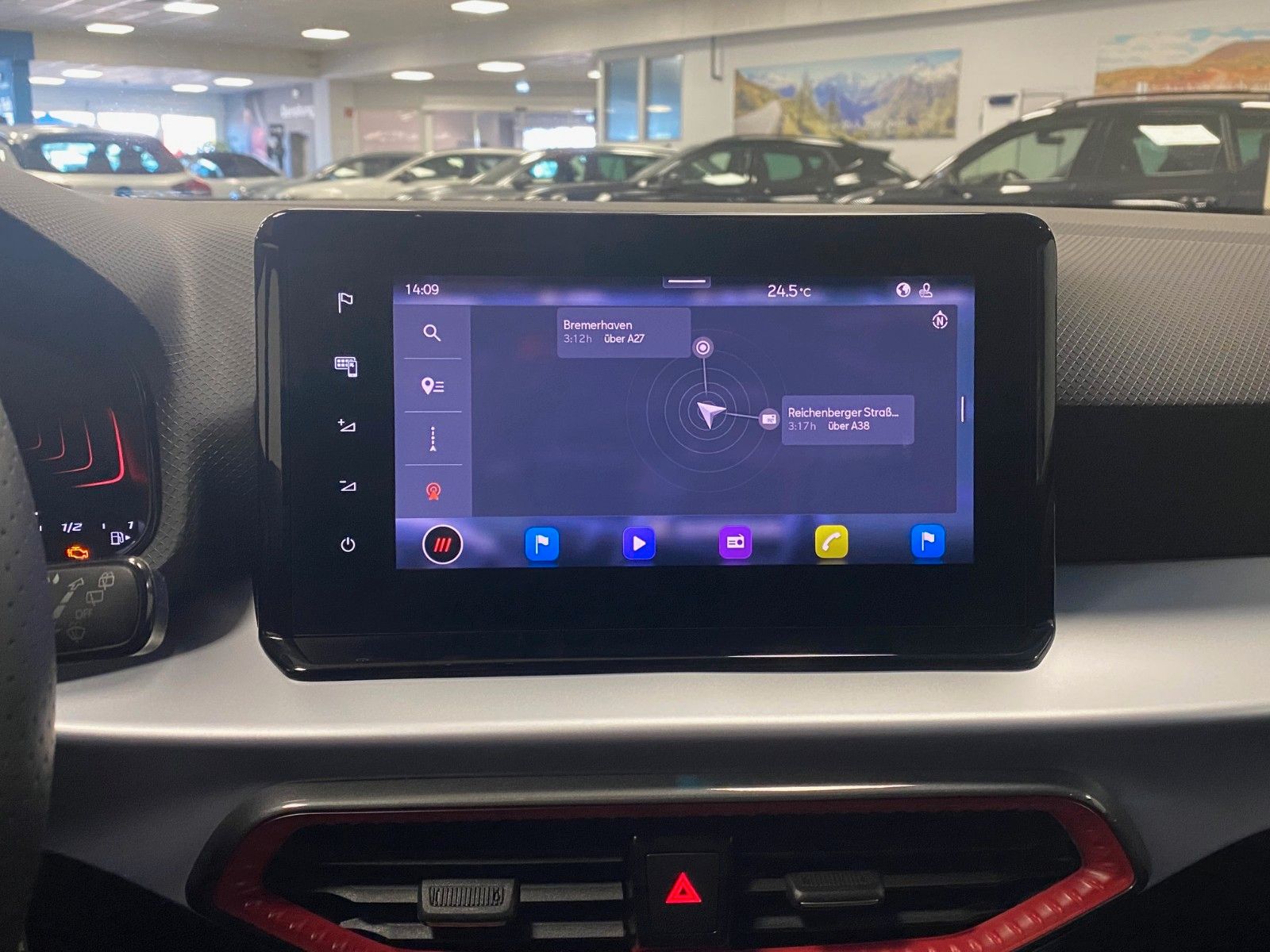 Fahrzeugabbildung SEAT Arona FR 1.0 TSI+NAVIGATION+ALLWETTER+WIRELESS+