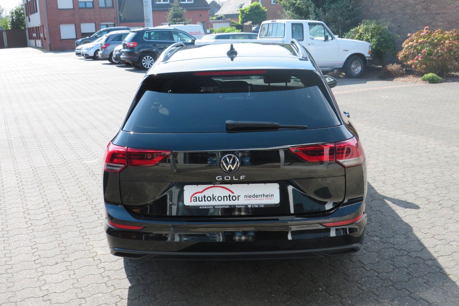 Fahrzeugabbildung Volkswagen Golf Variant LIFE DSG NAVI APP ACC SITZH. LED 1H
