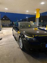 BMW bmw e60 530i Edition M parkt Original - BMW 530 Limousine Automatik 530i e60 mit Benzin-Antrieb