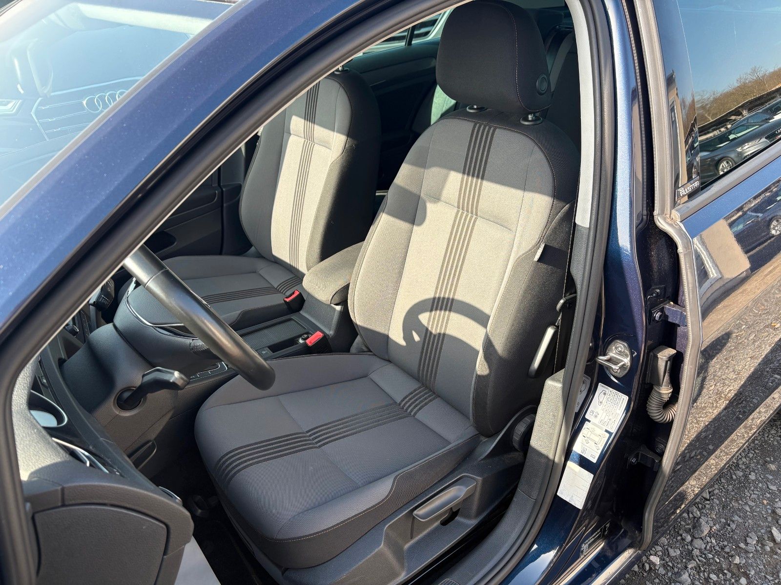 Fahrzeugabbildung Volkswagen Golf VII 1.6 TDI Allstar Navi AHK 2.HD SCHECKHFT