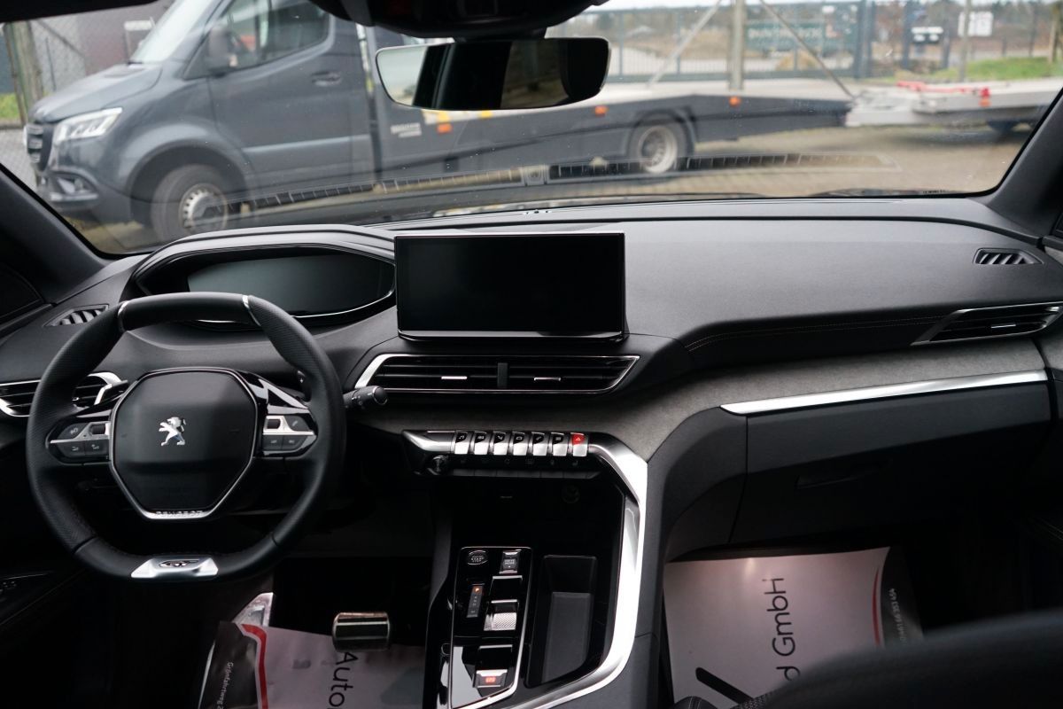 Fahrzeugabbildung Peugeot 5008 GT Pack*Black*7 Sitzer*Finanzierung 2.49%