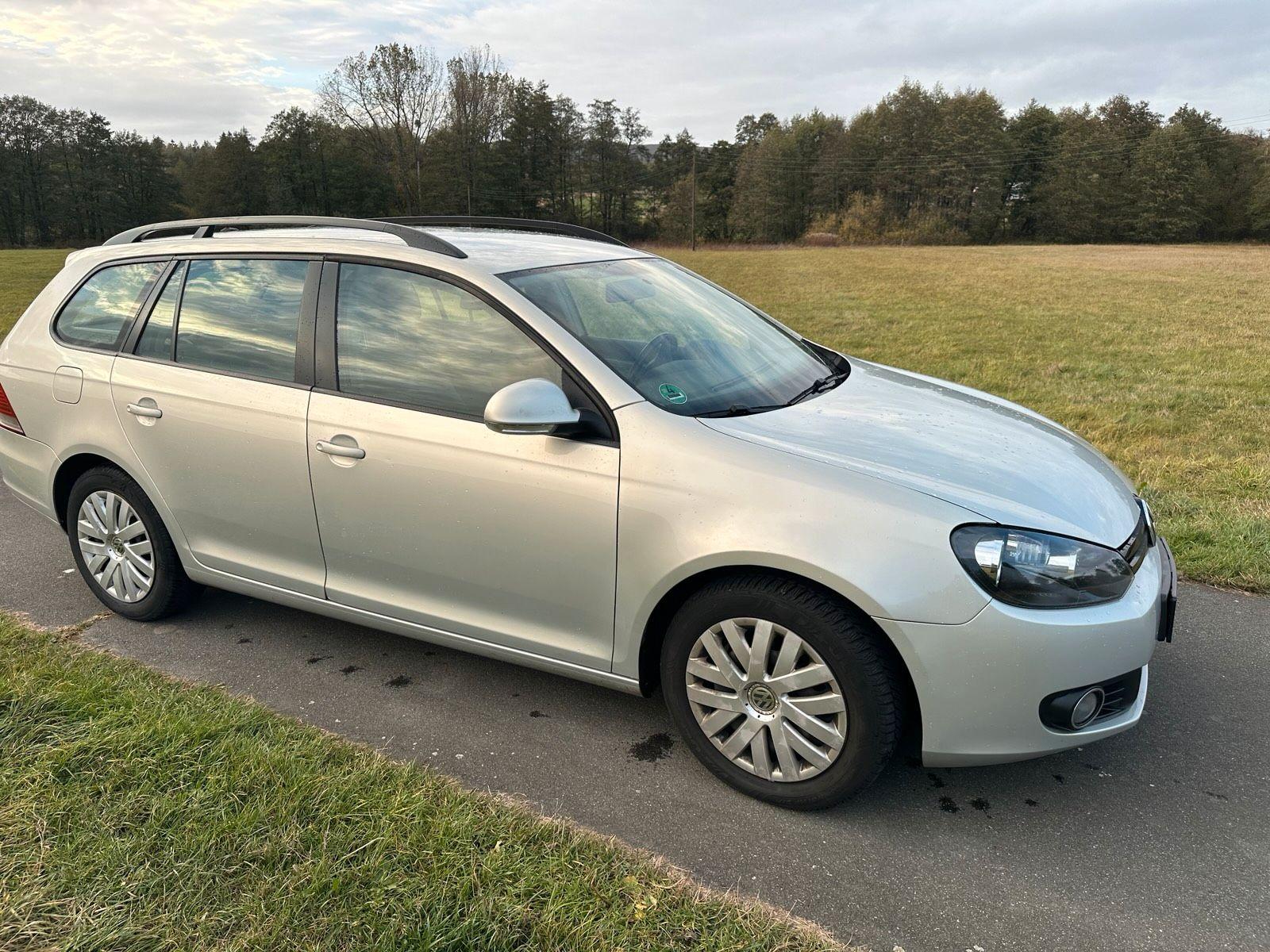 Volkswagen Golf 2011 — interior