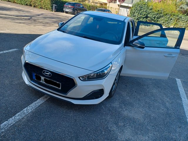 HYUNDAI i30