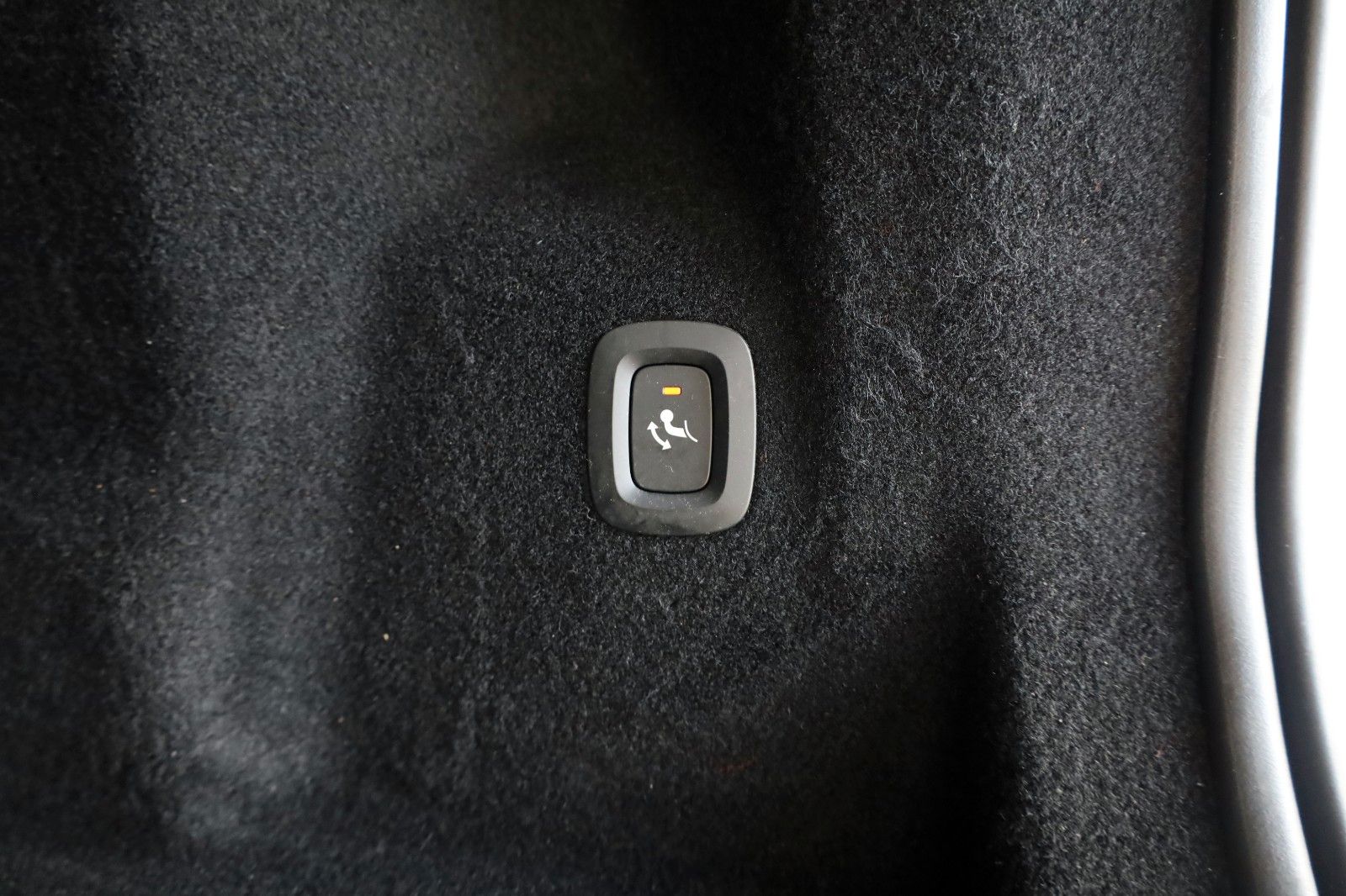 Fahrzeugabbildung Volvo XC60 Momentum Pro,Leder,Navi,LED,SH,Pano.,AHK+WR