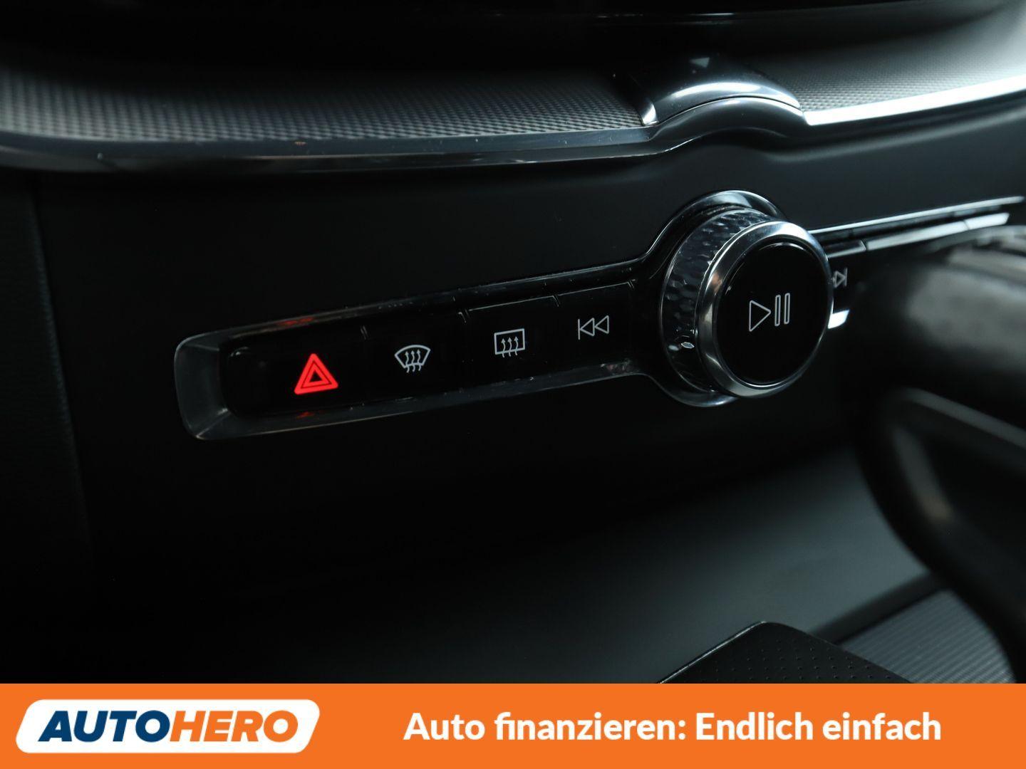 Volvo XC60 2.0 D4 R Design AWD Aut.*NAVI*LED*TEMPO*PDC