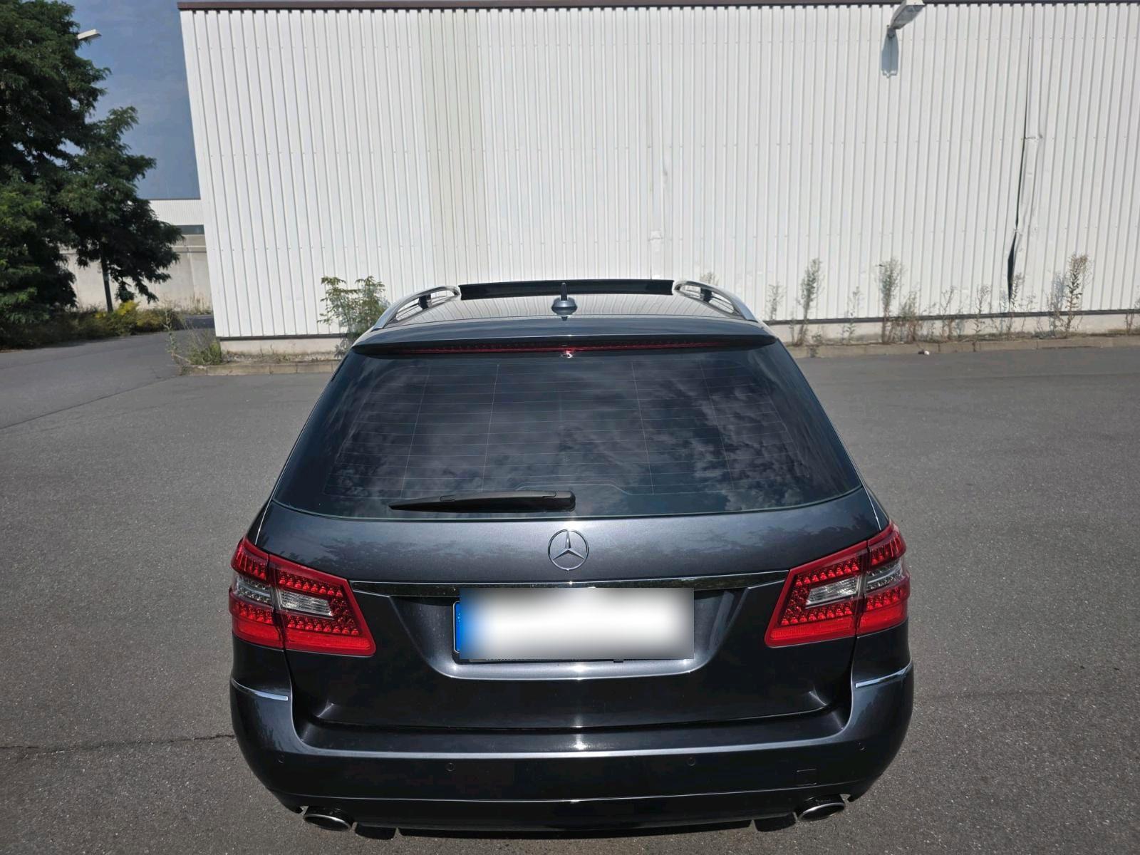 Mercedes-Benz E300 2011 — photo 7