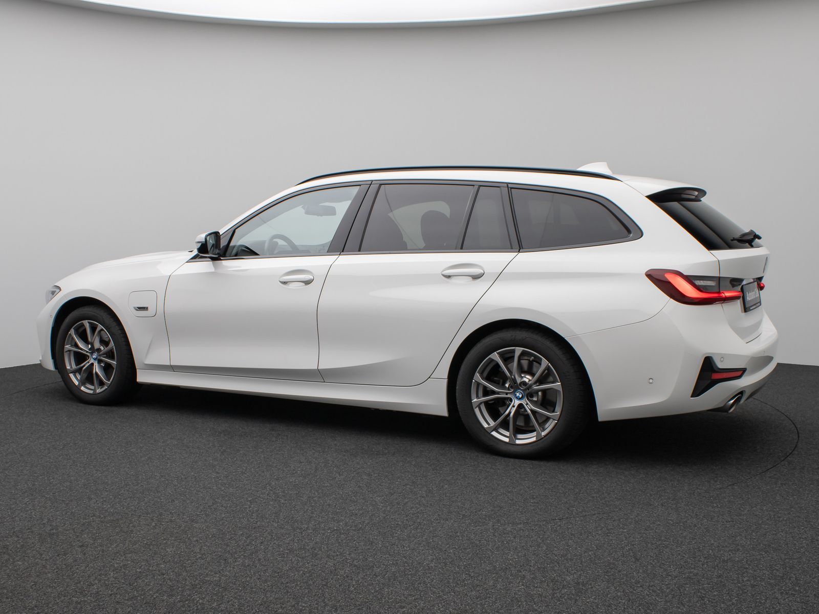 Fahrzeugabbildung BMW 320e  Sport Line DAB HiFi CockPitPro PDC Alarm