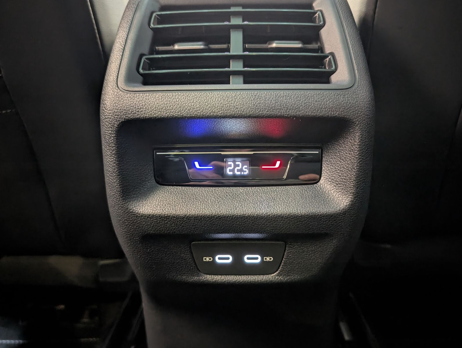 Fahrzeugabbildung Volkswagen Tiguan 2.0TDI R-Line 4M Pano Black AHK Matrix 20