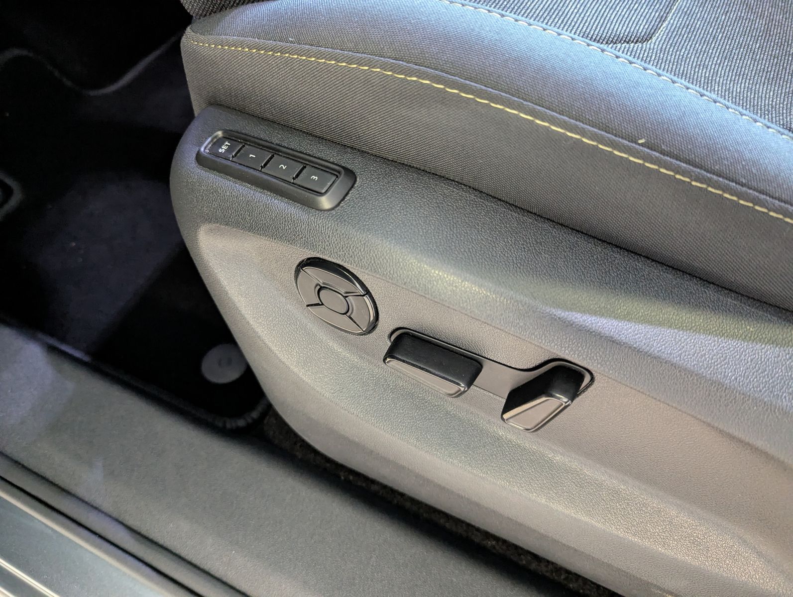 SKODA Kodiaq 2.0 4x4 Selectio Pano Matrix StHz AHK 19" - Image 24