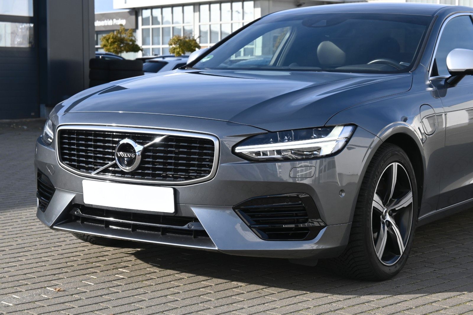 Fahrzeugabbildung Volvo S90 Lim.R-Design Plug-In Hyb. AWD*B&W*LUFT*MASS*