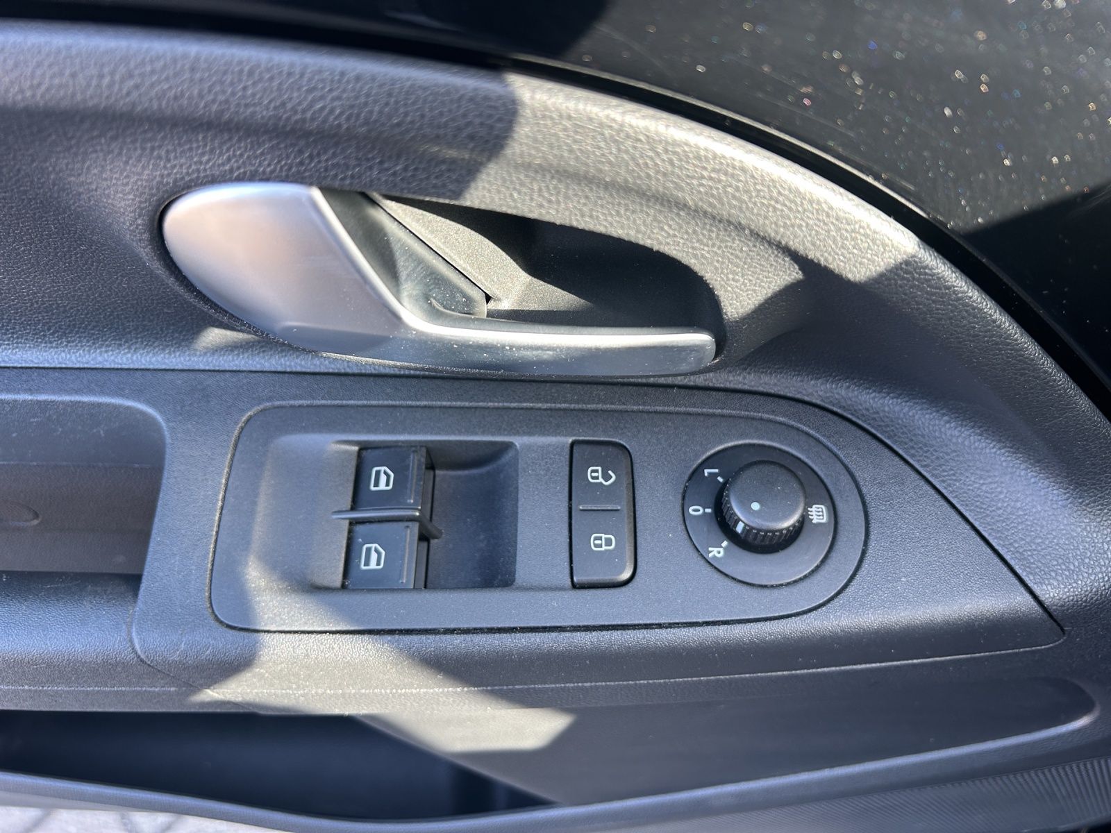 Fahrzeugabbildung Volkswagen up! Klima SHZ GRA RFK maps+more
