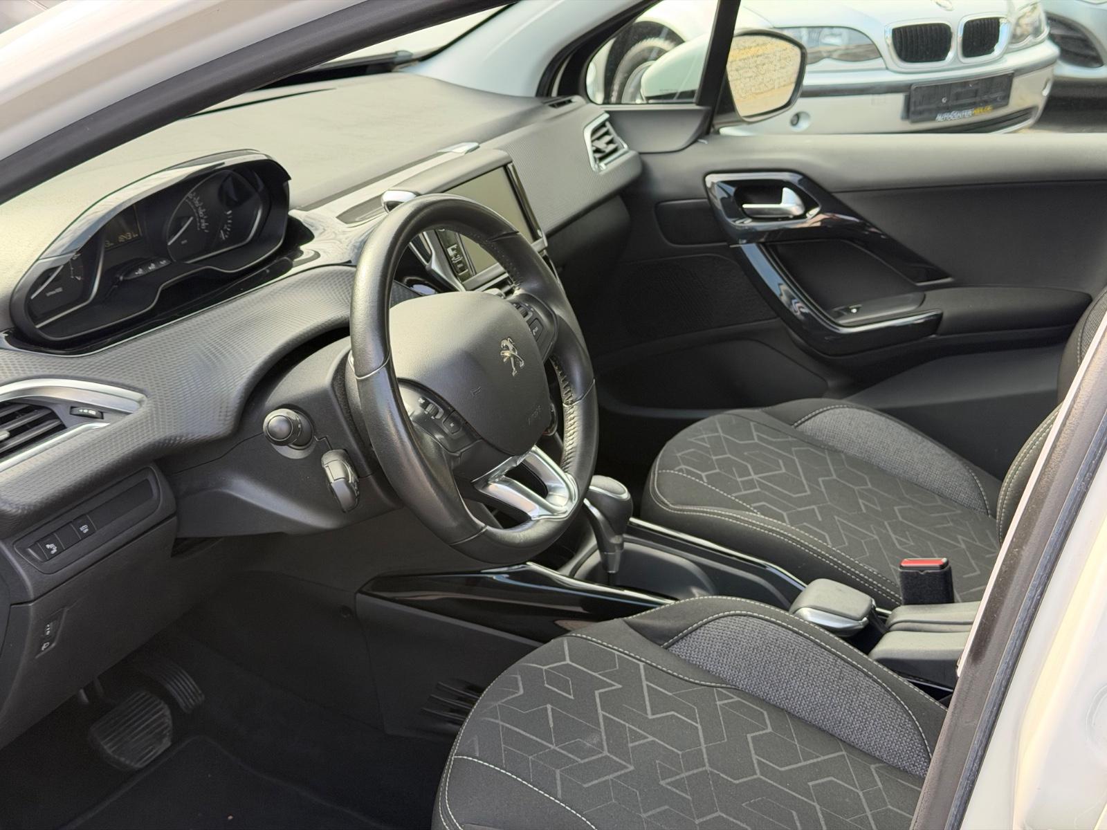 Peugeot 2008 1.2 Aut.*Wenig KM*Top Zustand*2.Hand*
