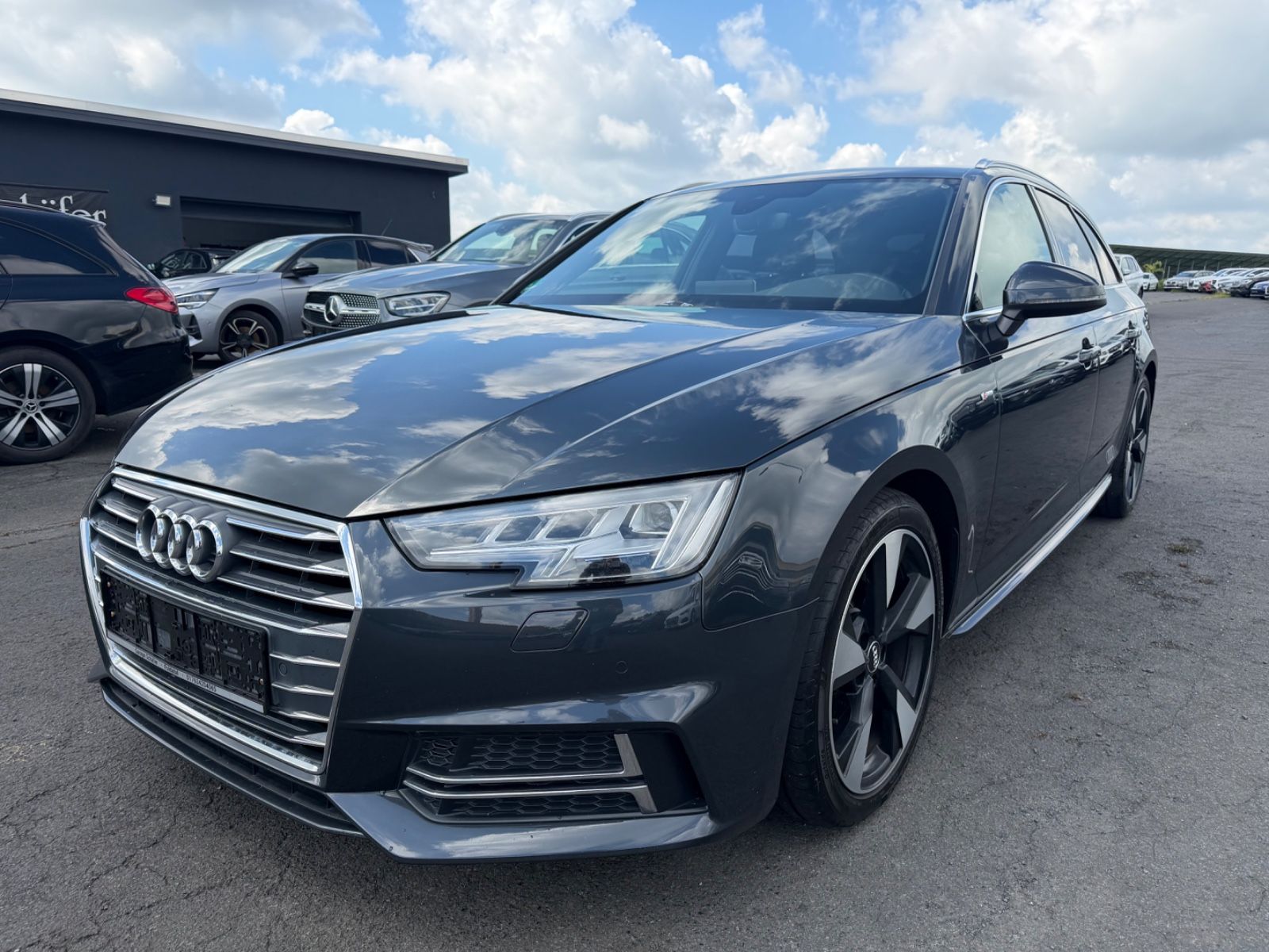 AUDI A4 Avant 3x S Line Matrix Navigation AHK Schwenk