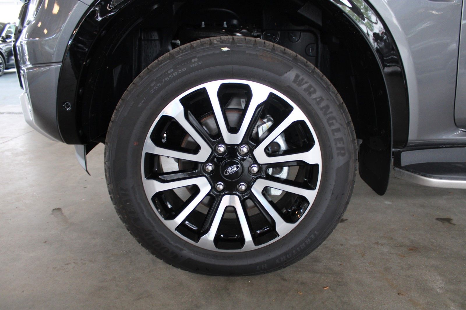 Fahrzeugabbildung Ford Ranger Platinum Automatik LEDER B&O ROLLO AHK