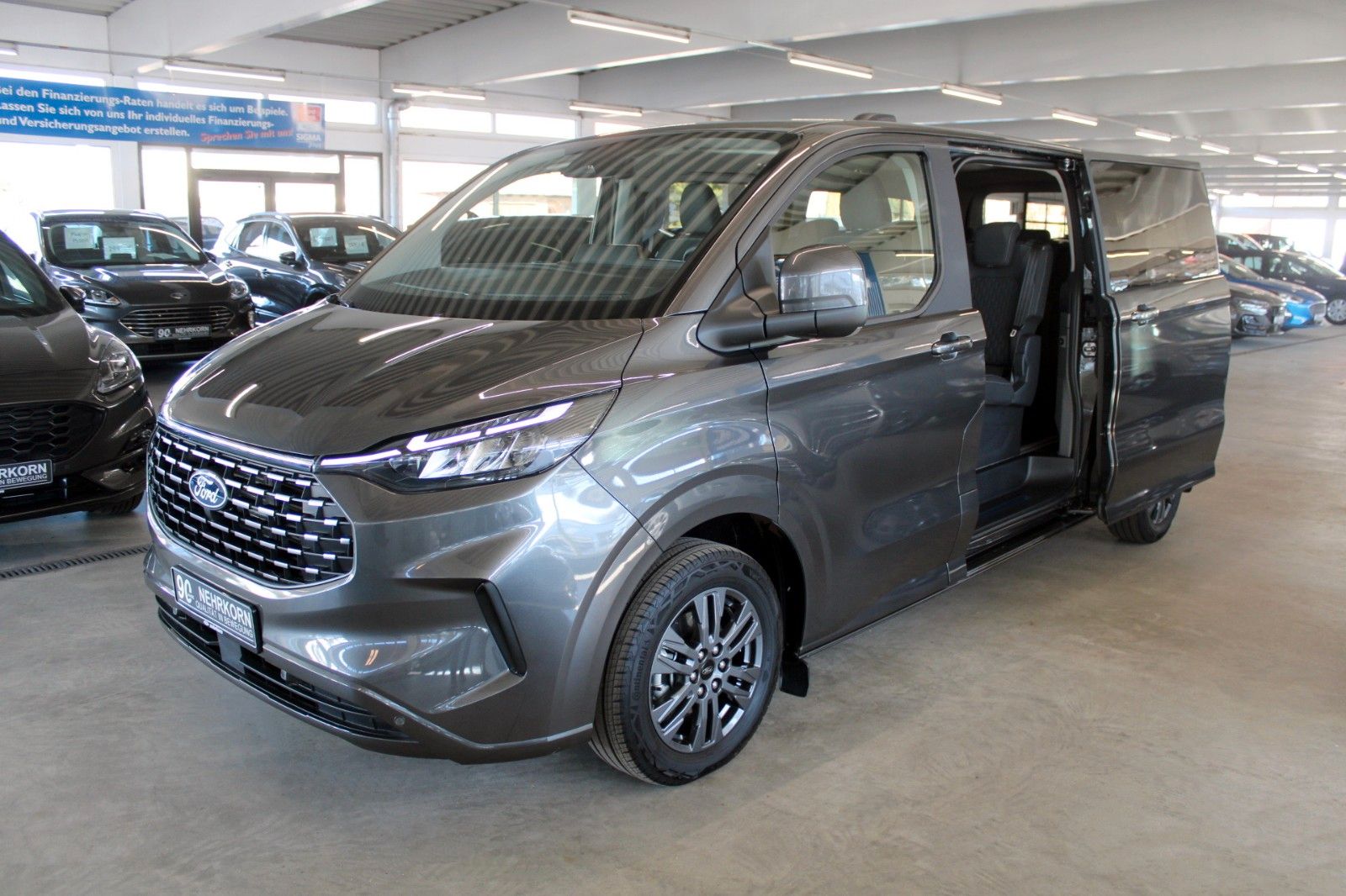 Fahrzeugabbildung Ford Tourneo Custom L2 8-Sitz Titanium Aut. LED PANO
